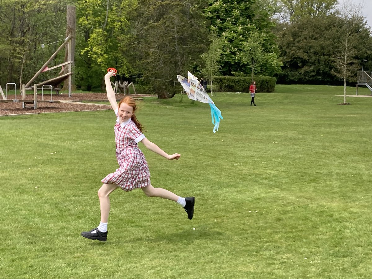 PipersPrep's tweet image. The sheer joy when Year 6 flew their kites for our Kite Flying Festival today, raising money for @MSF 🪁#PipersCommunity #KiteFlyingFestival