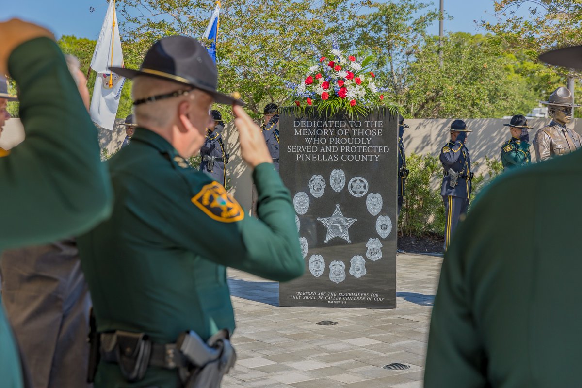 Join us one week from today for our 34th Annual Fallen Officer Memorial. At 10 AM, we will honor fallen officers of Pinellas County. This event will take place at the Administration Building in Largo, and will also be live on Facebook. Event page: bit.ly/3JFvdVl.