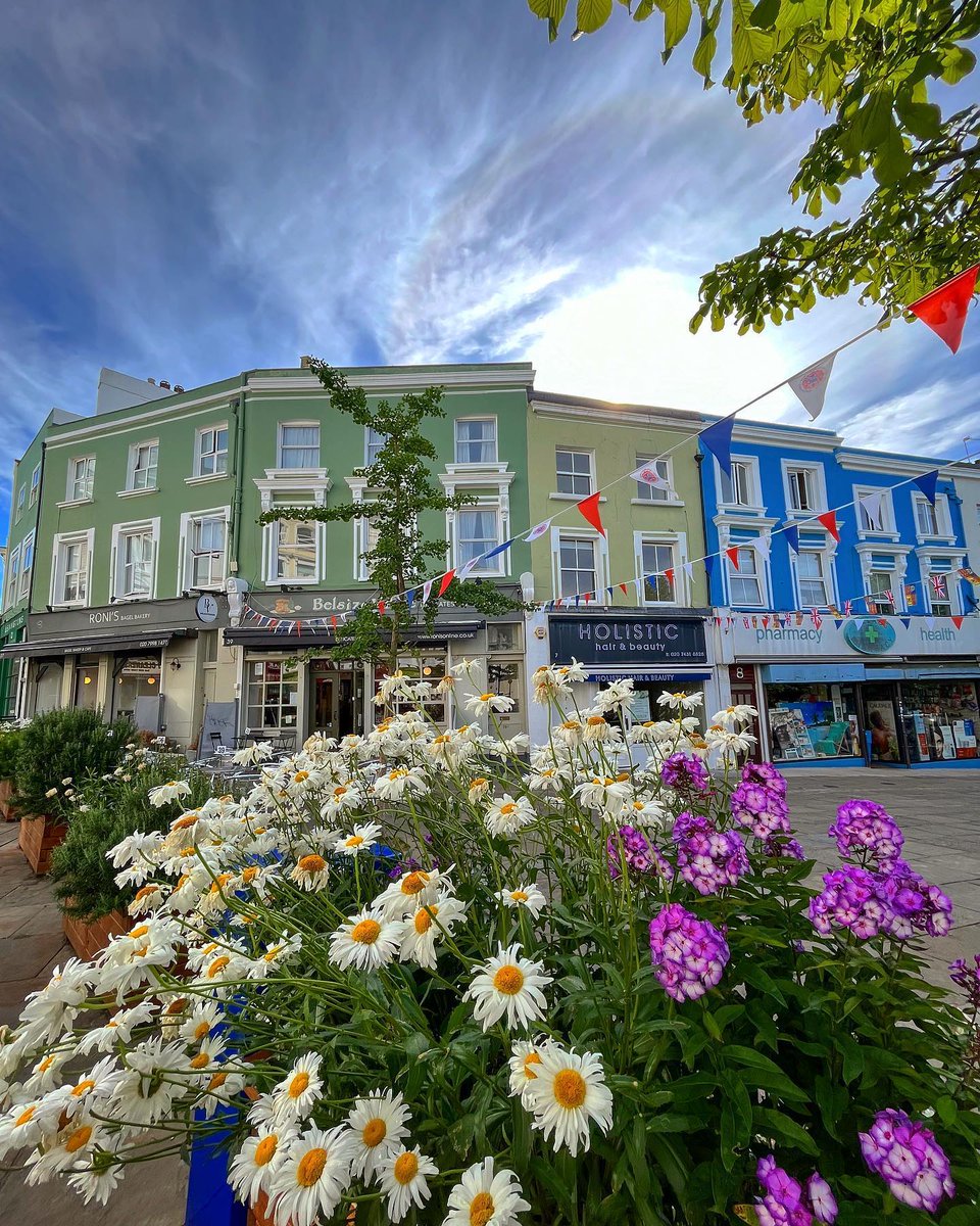 📍Belsize Village. A beautiful neighbourhood located in North London💕 [📸 @mimirose36] #LetsDoLondon #VisitLondon