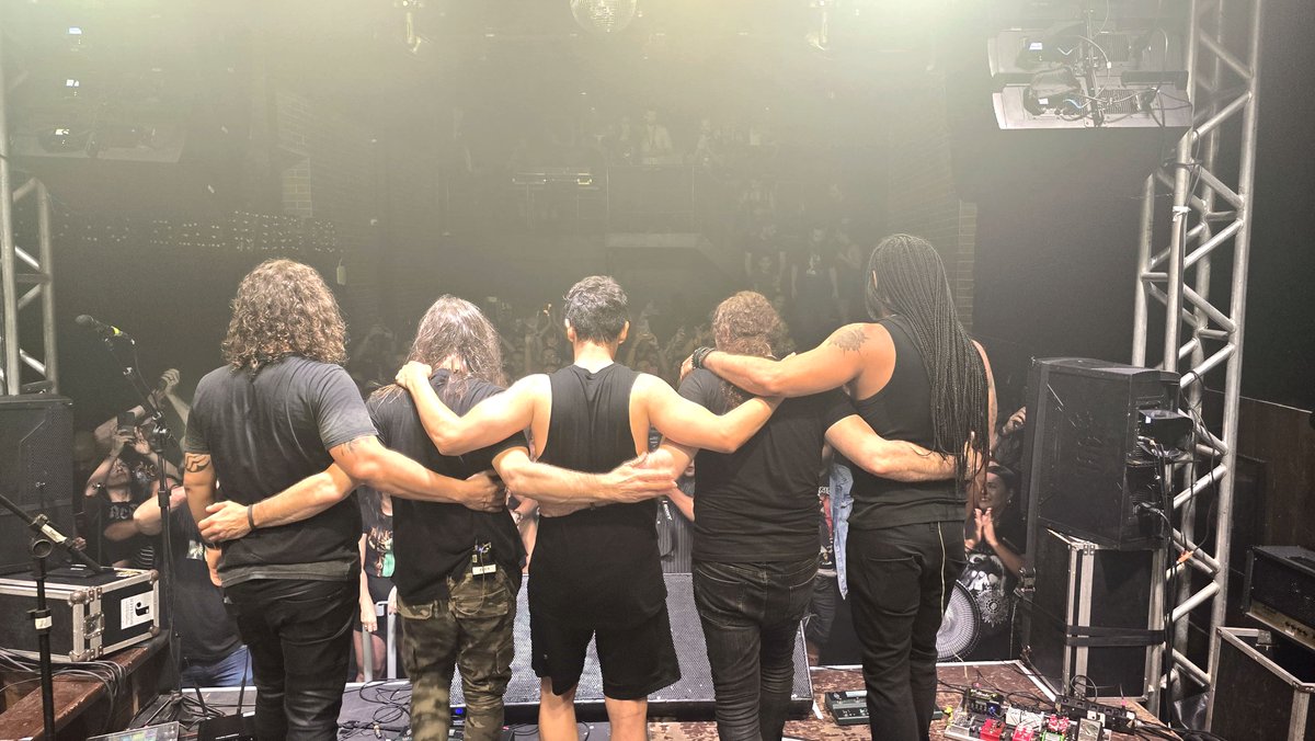 angraofficial's tweet photo. 🇧🇷 BELÉM! Muito obrigado pela presença na noite passada em nosso show da turnê Cycles of Pain no Studio Pub!
⁠
Manaus, nos vemos hoje a noite no Teatro Manauara!⁠ https://t.co/mDeMkFttRB