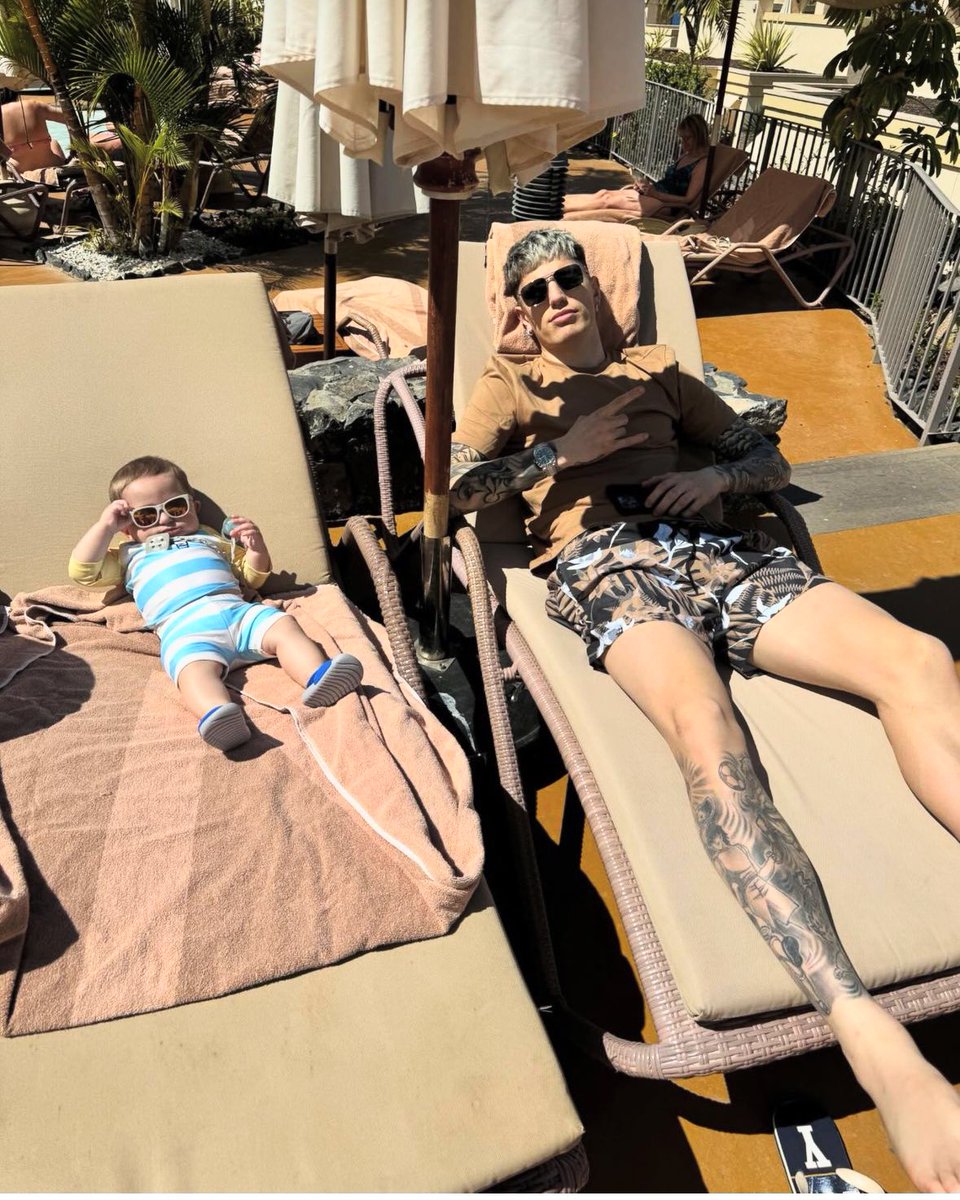 Alejandro Garnacho on holiday with family in Tenerife this week ❤️☀️

📸 via IG