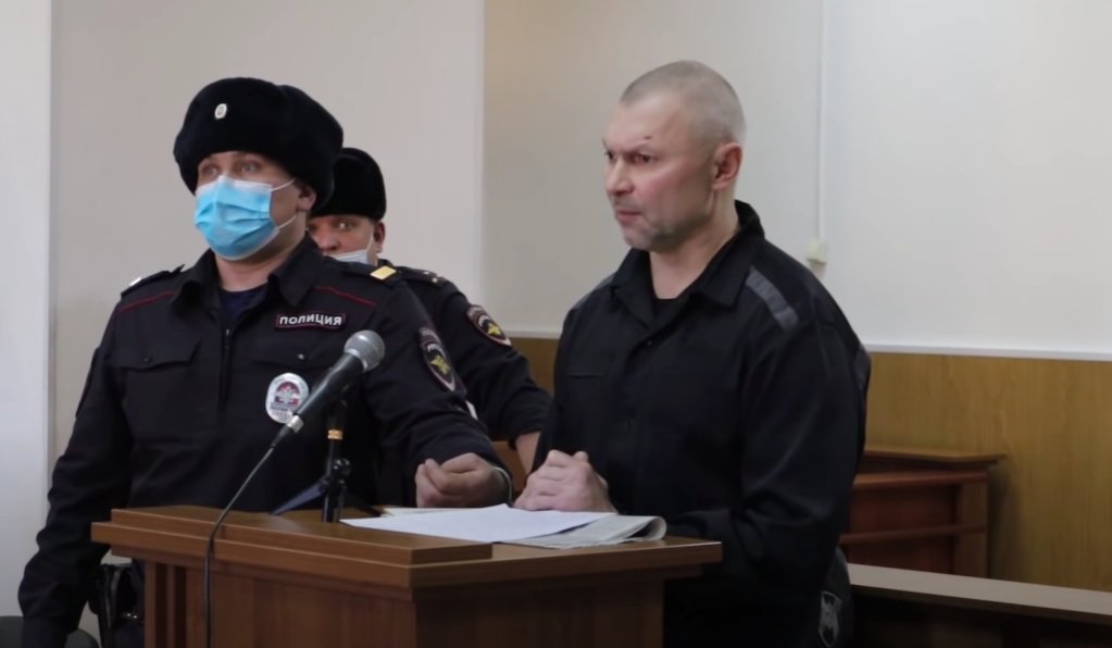 This charming fella, Dmitry Vedernikov, is the 11th crime boss to escape his decades-long imprisonment in Russia in exchange for joining the invasion. He looks like one of Putin’s liberators if I’ve ever seen one. agents.media/na-vojnu-v-ukr…