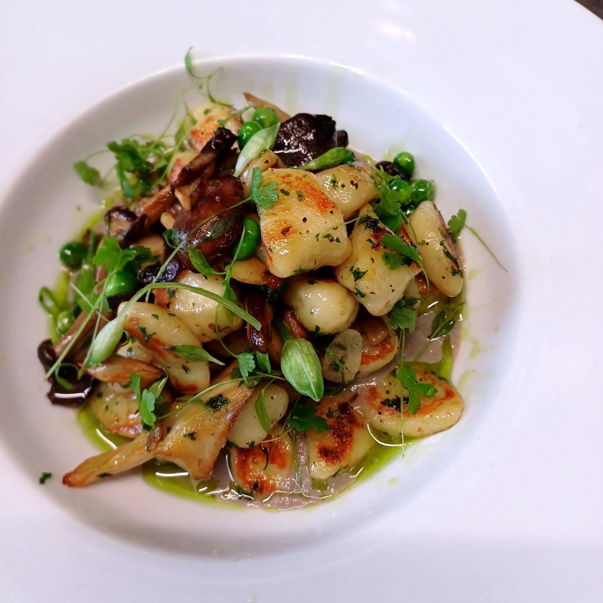 Have you tried our new vegetarian home made Gnocchi with wild mushrooms?

Perfect spring lunch... Absolutely delicious. 🍄

#NewMenu #HomeMadeGnocchi #EatOutBrighton #BrightonVegetarians #EatVeggie #TheClevelandBtn #LoveYourLocal