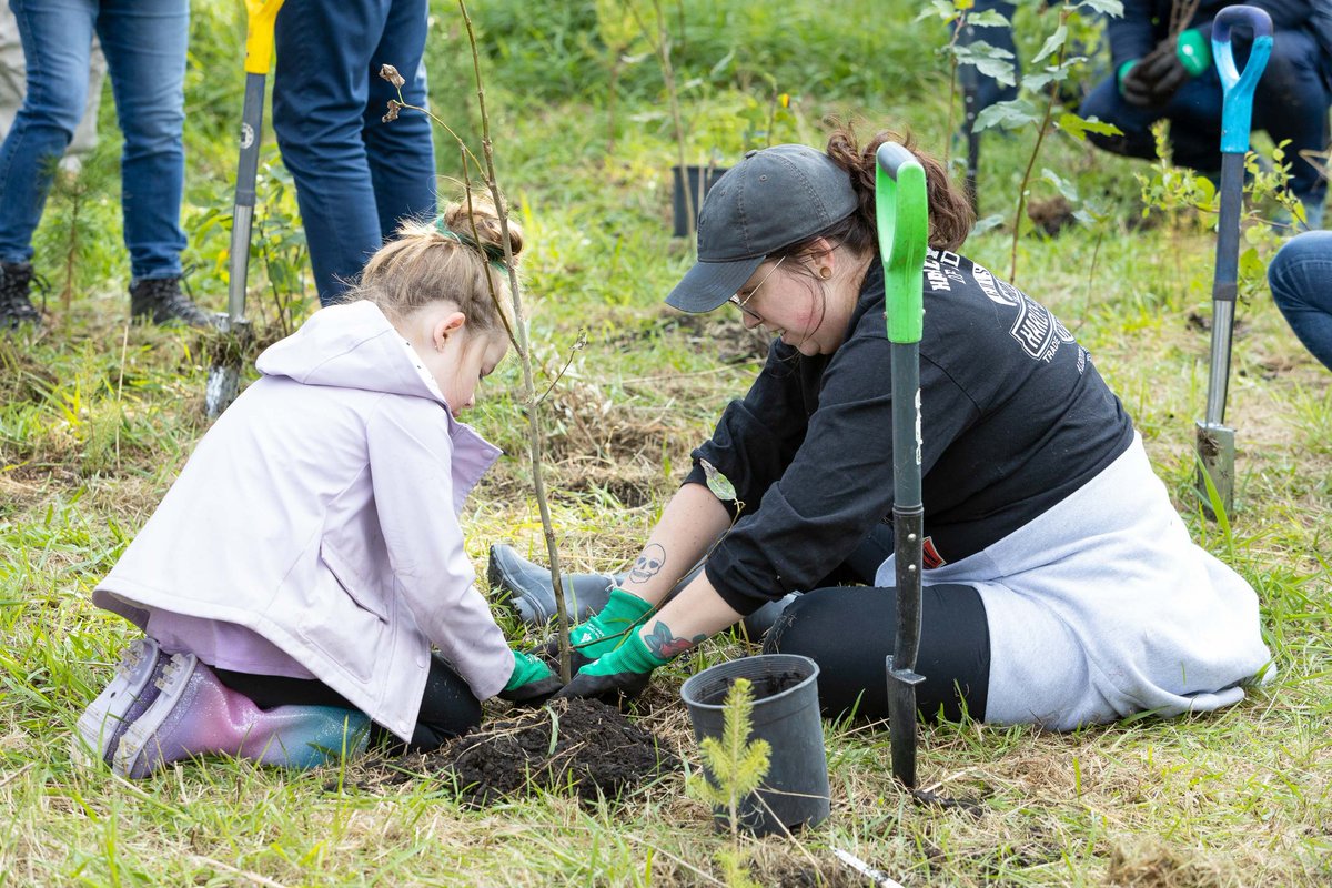 yegparks's tweet image. 🌳 Root for Trees plantings kickoff May 14! See edmonton.ca/RootForTrees &amp;amp; click the &quot;Register at Better Impact&quot; button. Root for Trees registered plantings are a great way to give back to the environment and your community so sign up today! 🌳 #RootForTrees #UrbanTreePlanting