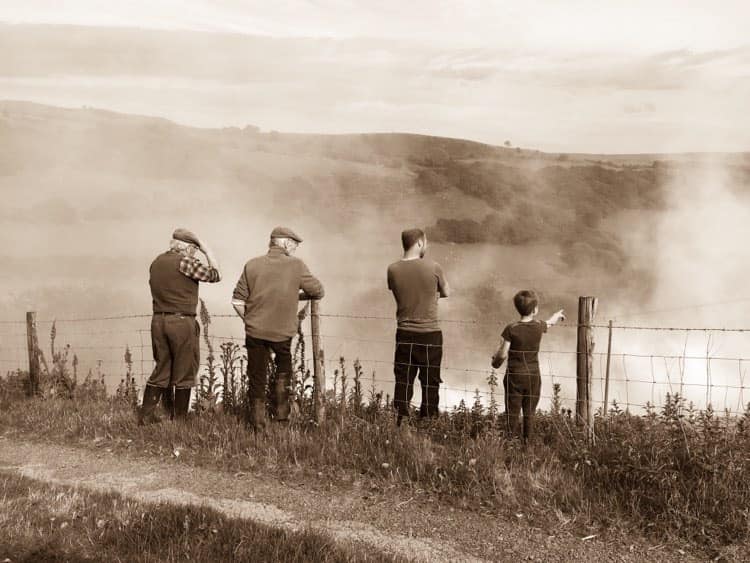 Three generations of farmers 😊

📷 Rwth Hughes