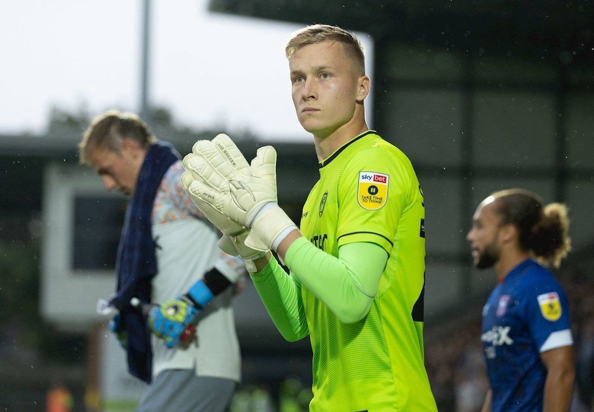 Exeter City boss Gary Caldwell on Viljami Sinisalo 🗣️

'He turned up at half five at a gym at Newton Abbot & was the first one there, after cancelling his holiday. I think that tells you everything you need to know about Vil & I'm sure he'll go on to have an incredible career.'