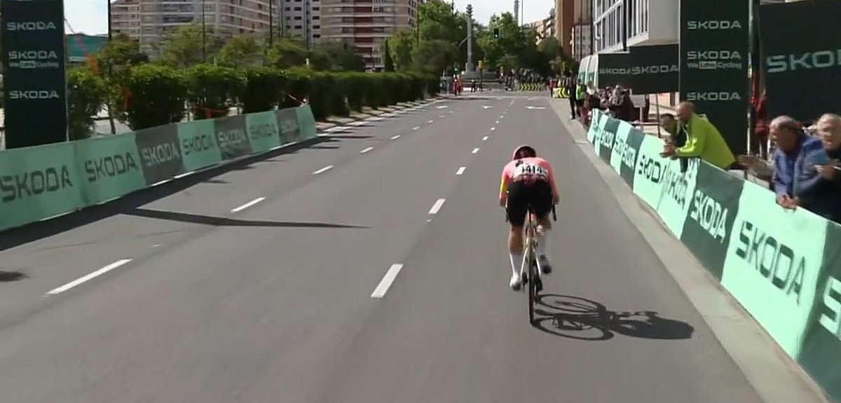 Acho que não pega mais, Faulkner deve vencer a etapa 4 da #lavueltaf̶e̶m̶e̶n̶i̶n̶a #ciclismonaespn