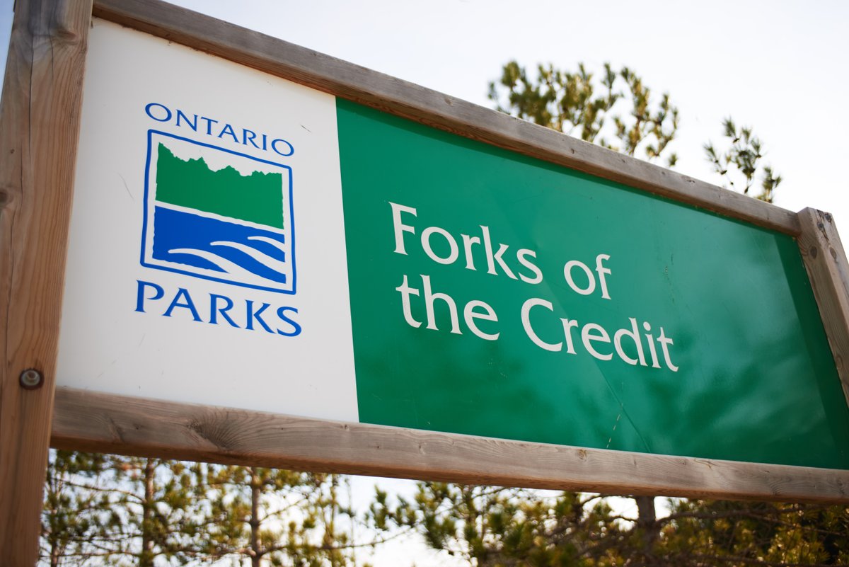 Planning a hike this weekend? 🌞 Don't forget to reserve your daily vehicle permit in advance to guarantee access to the park! You can book your daily vehicle permit by visiting reservations.ontarioparks.ca