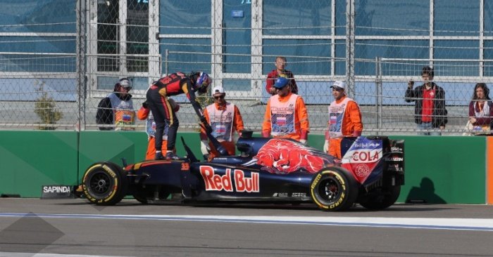 #TalDíaComoHoy se cumplen 8 años de la última carrera de Max Verstappen en Toro Rosso, GP Rusia 2016, cuarta carrera del año, su última carrera en Toro Rosso no fue buena, abandono por un problema de motor.

#MV33 #Verstappen #ToroRosso #F1 #Historia #Pasado