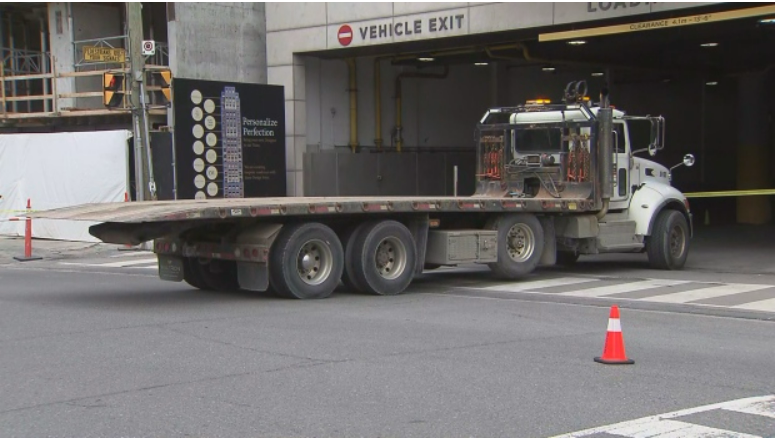 PatrickBrownLLB's tweet image. Mandatory Sideguards on trucks were recommended in the Ontario Chief Coroners Review in 1998 and 2010 bit.ly/3WmHR3m Where is the sideguard on this truck?  #TODeadlyStreets #Ontario #cyclist Photo taken from CP24.