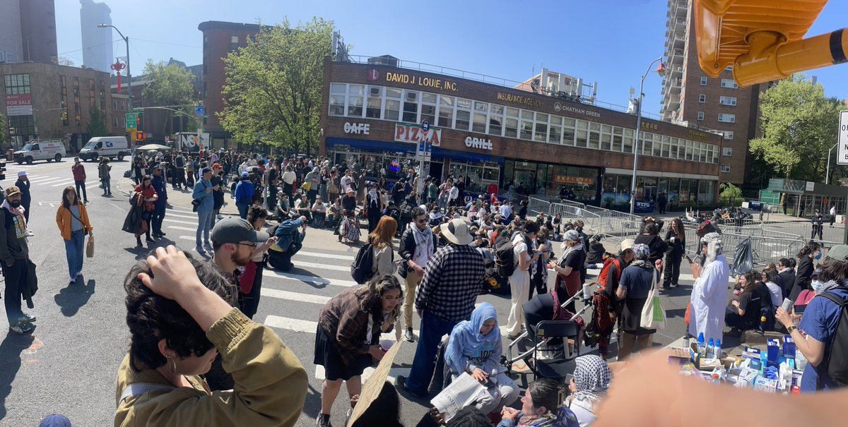 Large group of supporters at jail support here outside of 1 Police Plaza. NYPD violently arrested somewhere around 300 protesters at Columbia & City College Gaza solidarity encampments last night as they tore them down, and it sounds like less than half have been released so far.