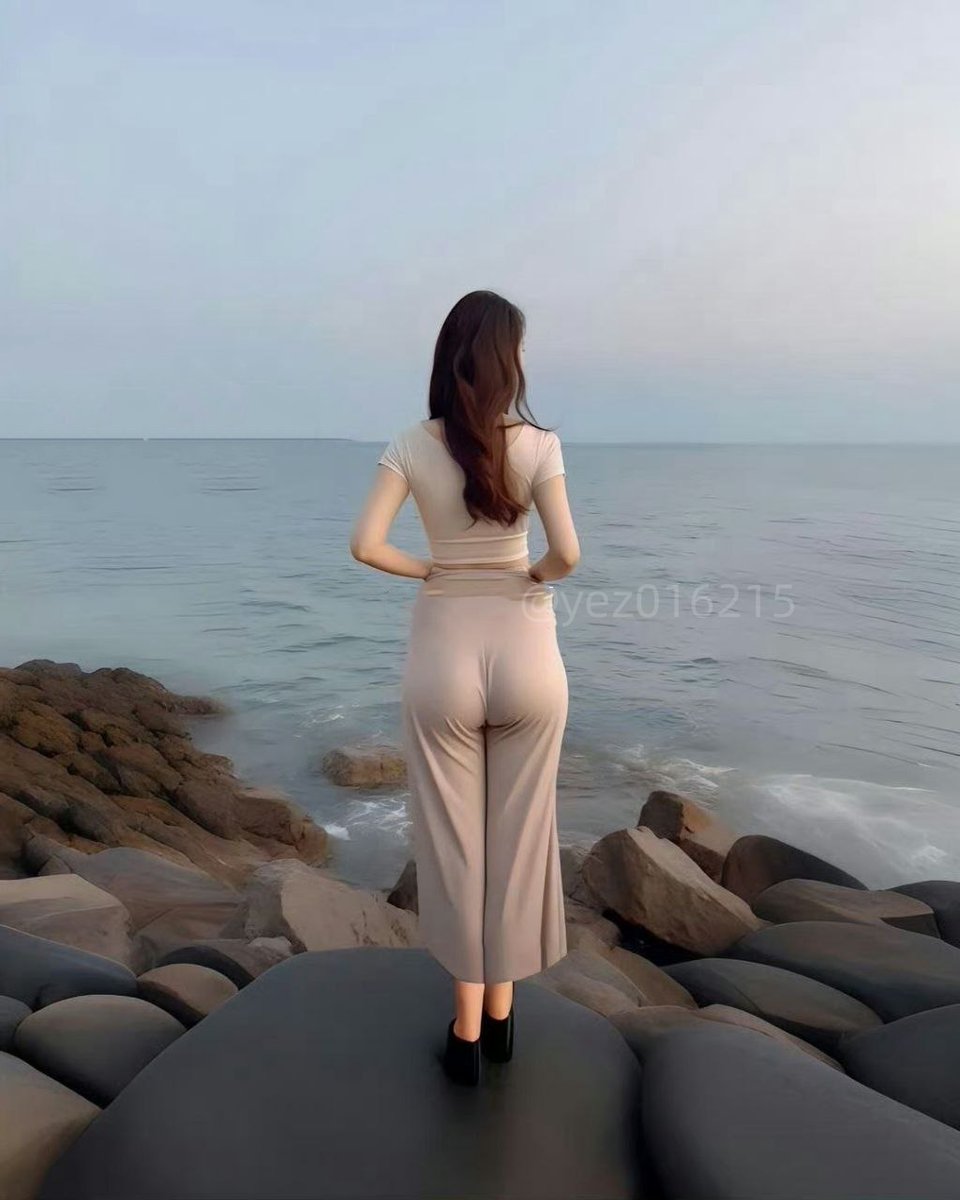 是想跟我在一起看海 
還是想一起跟海發浪
誰要試試海邊晨炮~ 
早安 https://t.co/LXAT9XIqux