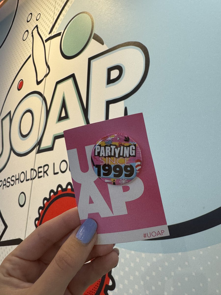 New UOAP button! Pick it up at the UOAP lounge (IOA) or Five & Dime (USF) while supplies last✨ 
@UniversalORL