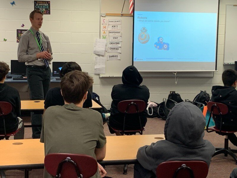 GroupReveal's tweet image. Reveal Group&apos;s Senior Consultant, Joe Matuch, recently paid a visit to Yorkville Middle School in Yorkville, IL as part of our #CSR commitment. He shared his expertise with over 100 students in 7th and 8th grade Computer Science classes. 🏫

#AutomateBetter #LifeatRevealGroup