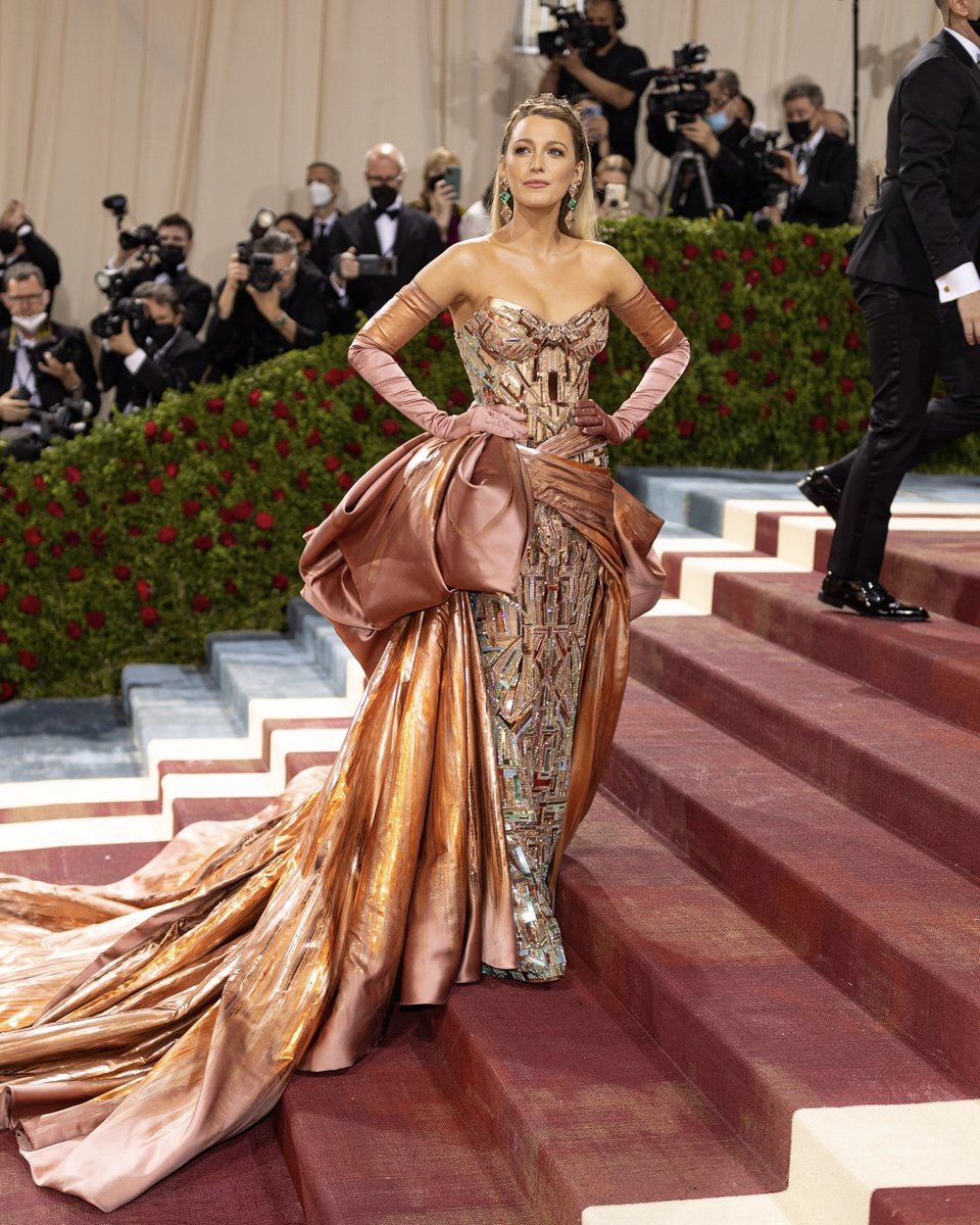 Das sind Blake Livelys 10 schönsten Met-Gala-Looks aller Zeiten 👑➡️ trib.al/GJdcge0 #blakelively #metgala