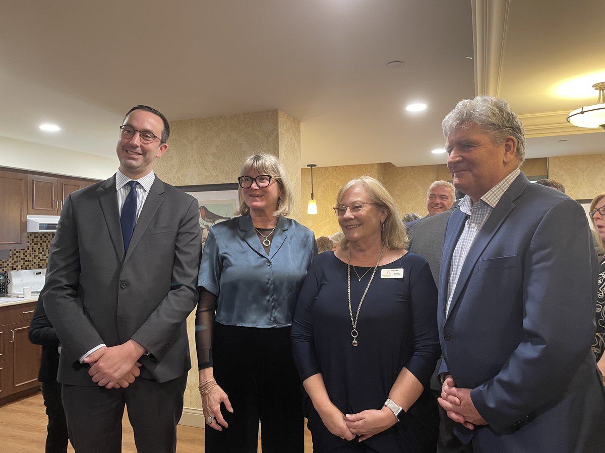 It was a pleasure to join the opening of the new Maison de l'Est in Ottawa-Vanier last Friday. This palliative care center at Cité Parkway offers services to Francophones, including 8 suites for 24/7 palliative care. The space is warmly designed, ensuring dignity for all.