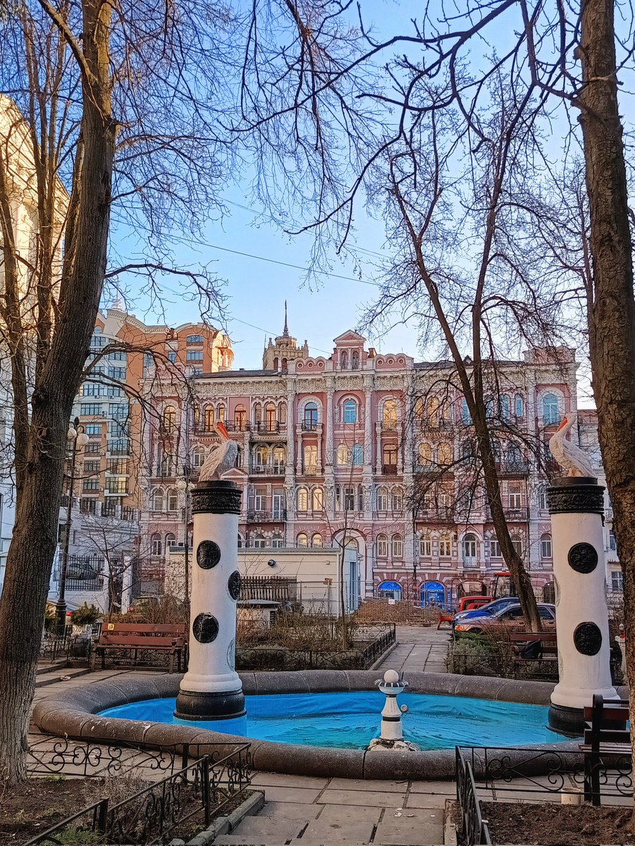 An old Kyiv yard #photo #architecture #Europe #Ukraine️ #Kyiv