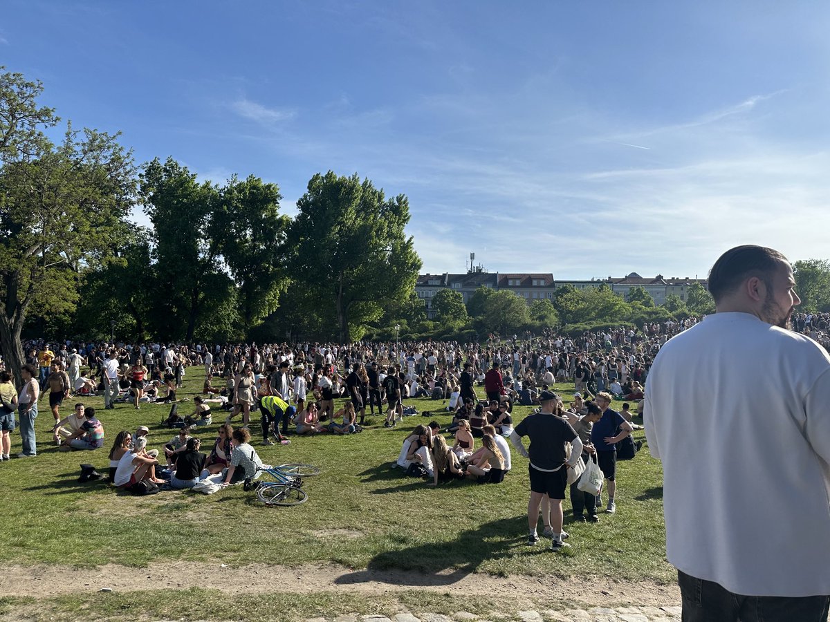 Entspannte Stimmung im #Görli Dank an die Kolleg*innen so sind die Kiezhausmeister*innen, das Parkmanagement und das Ordnungsamt sind für euch unterwegs #xhain