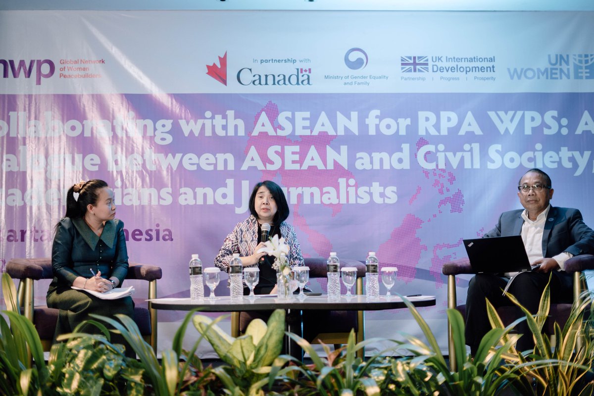 On day 2⃣ of the #ASEANRPAWPS Dialogue, GNWP🟣 & @unwomenasia welcomed Ratha Chhy, @asean Advisory Group on #WPS + Committee on Women Cambodia & Amb. Gusti Agung Wesaka Puja, @ASEAN_IPR's Exec. Dir., to discuss Localization📍 & collaboration🤝 & knowledge sharing🗣️ Follow 🧵⬇️