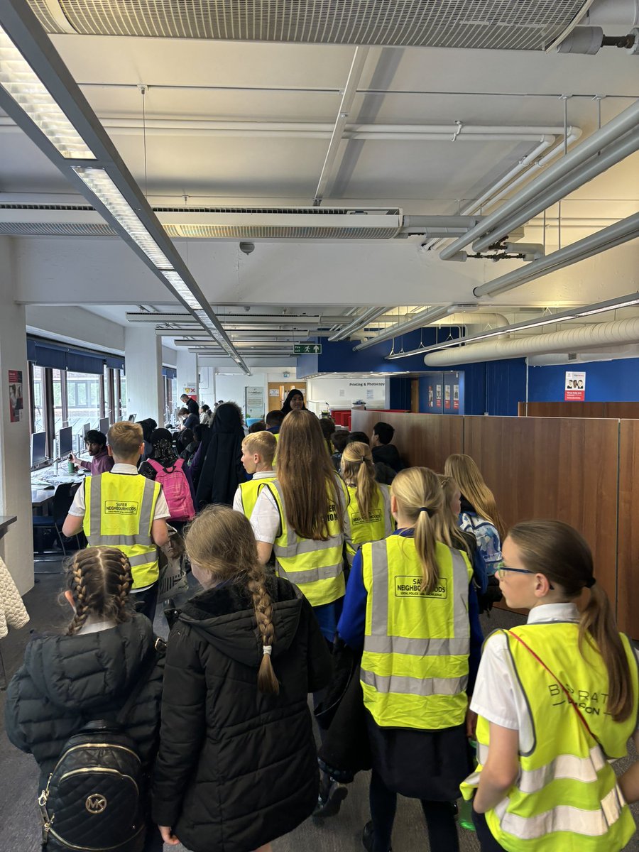 @BrilliantClub children have had a great day at their graduation ceremony today🧑‍🎓 👩‍🎓 . They had a tour of the City University of London, seeing the library and the lecture halls and were able to ask lots of questions about university life.
