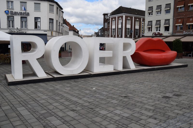Heel grappig die letters op de manier van Roermond. Ik vraag me alleen af hoe ze dat in de plaats Waspik zouden doen….😜😂 #Roermond