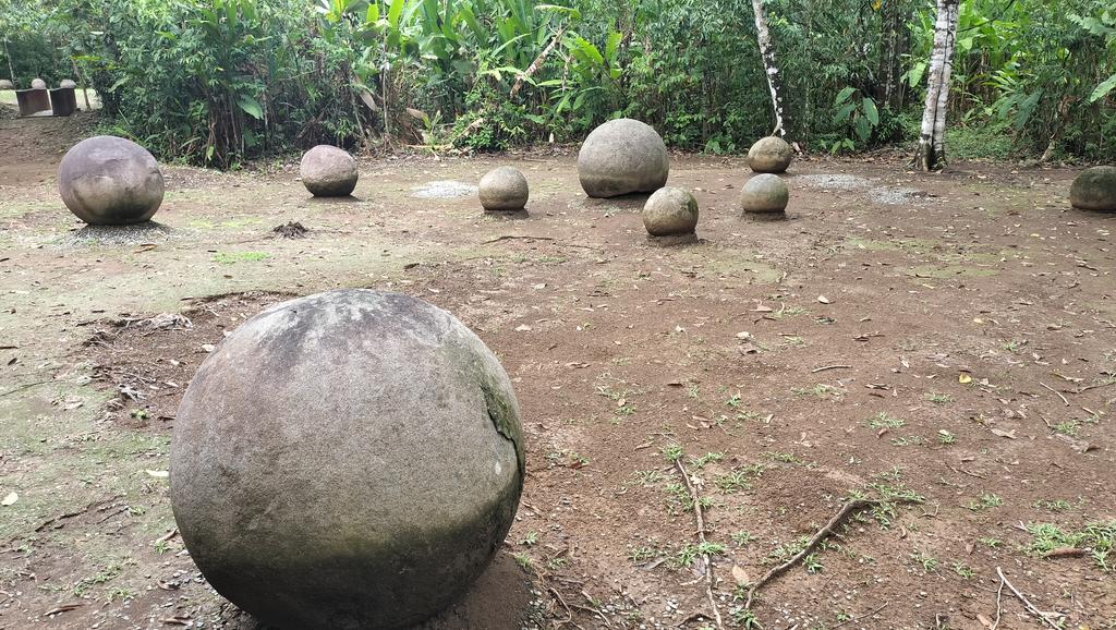 この辺の先住民は真ん丸な石玉を作るのが好きだったようです。世界遺産のディキスの石球