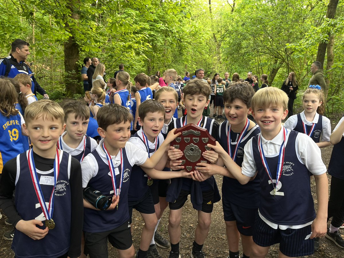 Fantastic team effort in the Worsley woods relays this afternoon. Gold medal winners for the girls’ and boys’ team. 😁