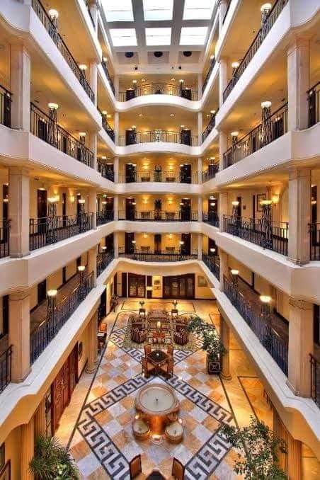 मैरियट होटल हैदराबाद, तेलंगाना के बाद अब कर्नाटक वक्फ बोर्ड ने 50 साल पुराने सेवन स्टार ITC विंडसर होटल को इस महीने के अंत से पहले खाली करने को कहा है। अब तक वक्फ ने मैरियट होटल हैदराबाद, ITC विंडसर शेरेटन, अंबानी होम, संसद भवन और असंख्य हिंदू संपत्तियों सहित कई हिन्दू