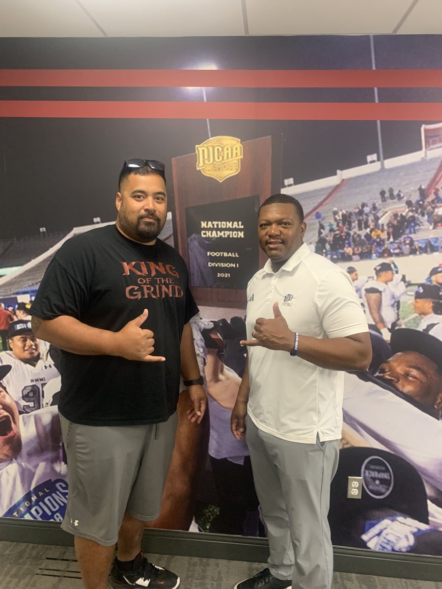 Appreciate @CoachTaufaasau taking the time to talk with me about his players @nmmibroncos #WinTheWest 🔵🟠 #PicksUp ⛏️🤙🏾