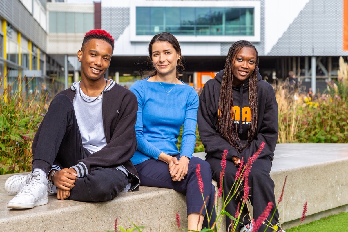 Are you interested in studying at one of the leading universities based at Here East? 📚 With just 2 months to go until the application deadline, we invite you to apply for a full scholarship to @staffsunildn @TeesUniLondon or @lmauniofficial Apply now 👉 bit.ly/3lQoixx