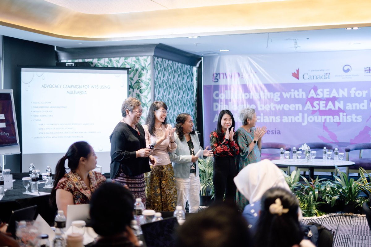 Participants🙋‍♀️ presented the civil society roadmap🧭 of the Community of Practice🤝. The roadmap highlights 🗝️ activities, shared responsibilities & key targets🎯, including regular dialogues on the #ASEANRPAWPS w/ civil society👥 & media practitioners🗞️