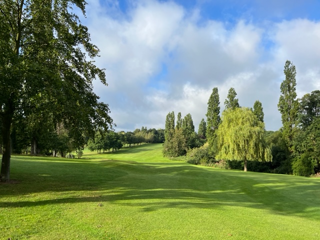 It's light till gone 8pm and it's MAY too - don't you think it's time for you to get in the habit of grabbing a few holes in the evening 🏌️‍♂️⛳️🏌️‍♀️

Lots of tee times available for visitors too

But maybe pack a brolley just in case 🌦️😊

#wherewouldyouratherbe