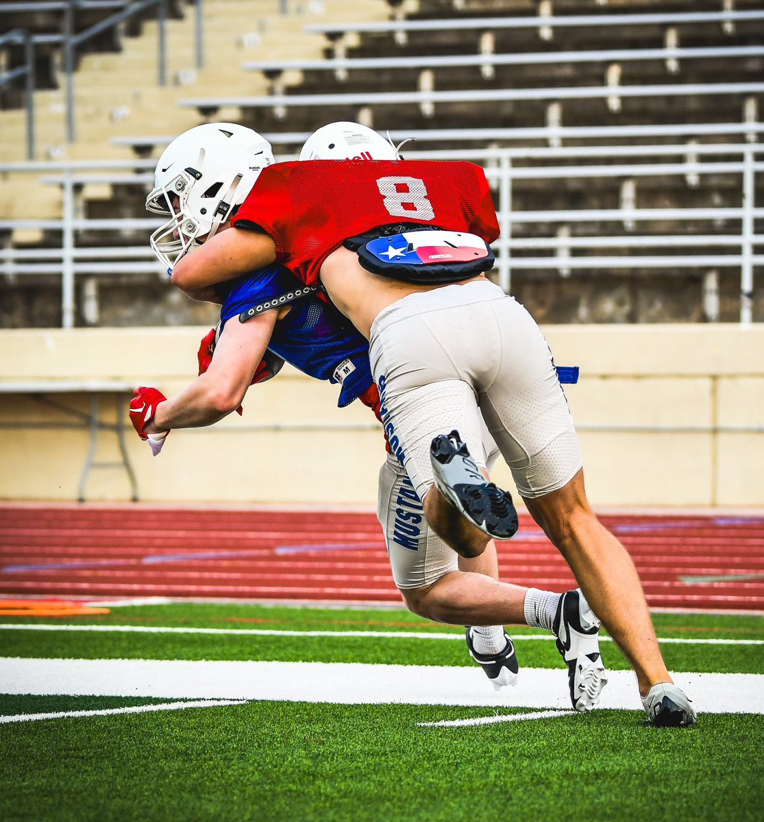 GHSMustangsFB's tweet photo. Flying around! #RAHRAHRAHMISTANGSFIGHT #MUDITA https://t.co/LXj8ApCYQV