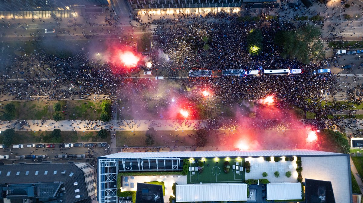 Inter's tweet image. ”Strade? Dove stiamo andando non c’è bisogno di strade!“ 🎬

#ForzaInter #IM2Stars