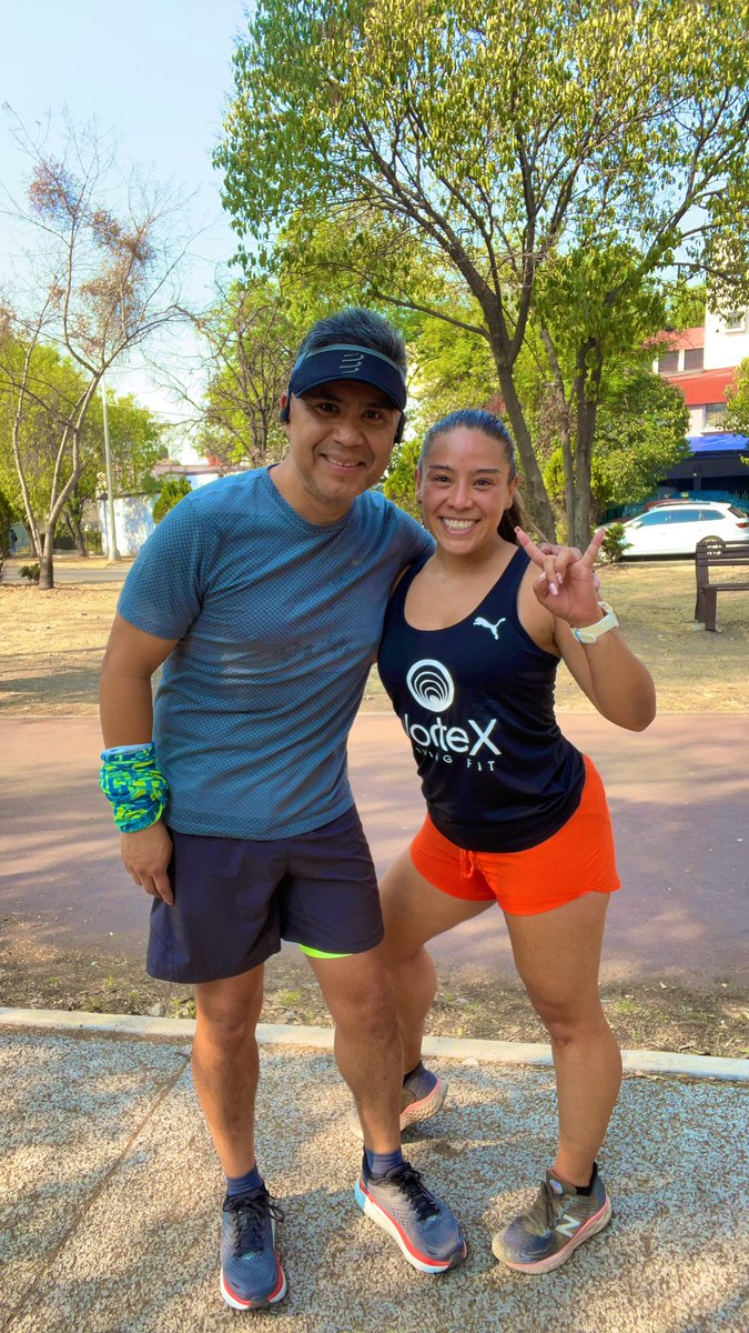 Me estoy quedando con ganas de correr más kms, pero me acuerdo de mi tobillo y se me pasa!! 🥹 Gustazo por fin coincidir y conocerte @InKevs 😎🏃🏼‍♀️🏃🏻‍♂️🤩 #CrisitaMaratonistaX4🏃🏼‍♀️💜 #KmsAlCielo 🤍 #FénixRun 🔥 #LaLigaDeLaJusticiaRunner 🦹🏼‍♀️ #ManicomioRunner 🤪 #KMSxELA 💚 #VortexLF 🌀