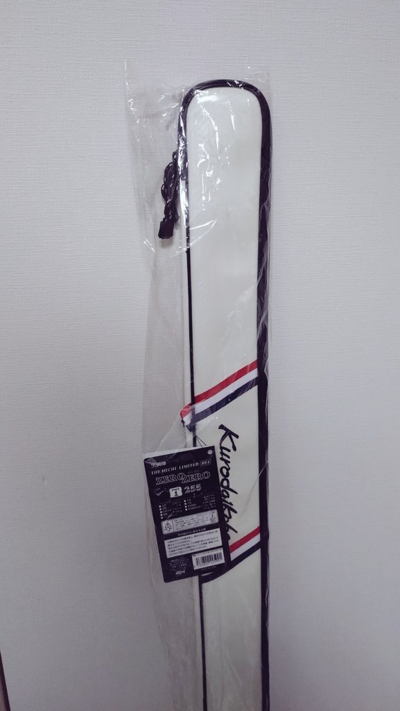 gogo_ichi755's tweet image. 急遽、大魔王さんからのお呼びだし。「例の逸品キター」という事で集合！
#黒鯛工房 THE ヘチ limited BB4 #ZEROZERO T255
を受け取り、開封の儀。
竿だけでなく、ケースまでこだわりが伝わってくる美しい仕上がり。畏敬の気持ちを抱きつつも、さぁーガンガン使うぞ～！😃😃