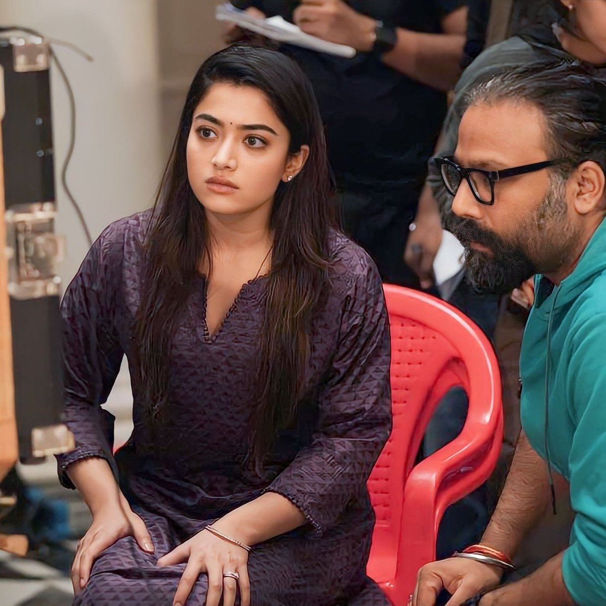 Spotlight on the serious faces – it's easy to critique, but doing the work reveals the true effort. @iamRashmika shines as Geetanjali, her charm and stellar acting winning hearts all around. Now waiting for Srivalli Song 🔥 #RashmikaMandanna ❤️🔥