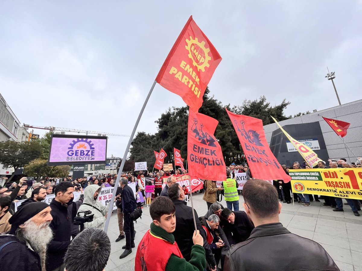 🚩 Gebze Gebze Kent Meydanı’nda bir kez daha haykırdık: Ekmek, Adalet, Barış ve Özgürlük İçin #Yaşasın1Mayıs! #1Mayıs