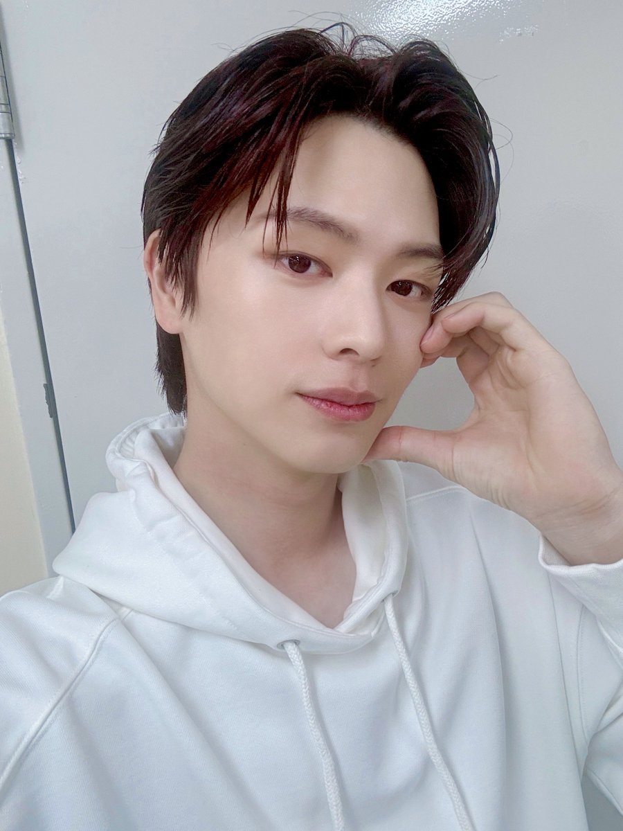 #오월의_별_성재야_생일축하해
#HAPPY_SUNGJAE_DAY
#오월의_바람따라_성재를_만나

우리 막내 우리 성재 생일축하해💙