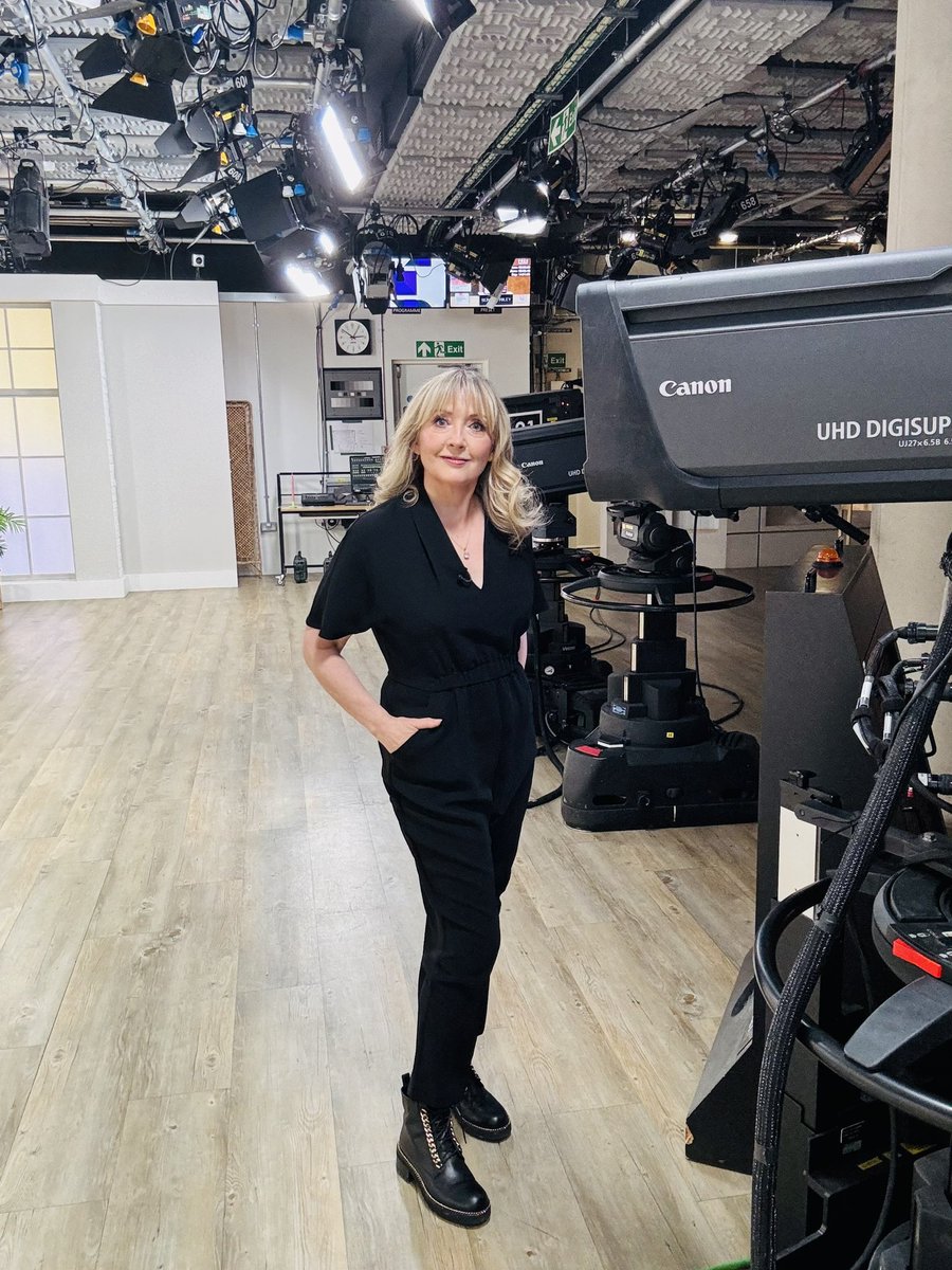 My #beautyinsider show tonight 8pm on @qvcuk is talking about how to use acids in skincare - do you use them or are you confused ? Send me any questions