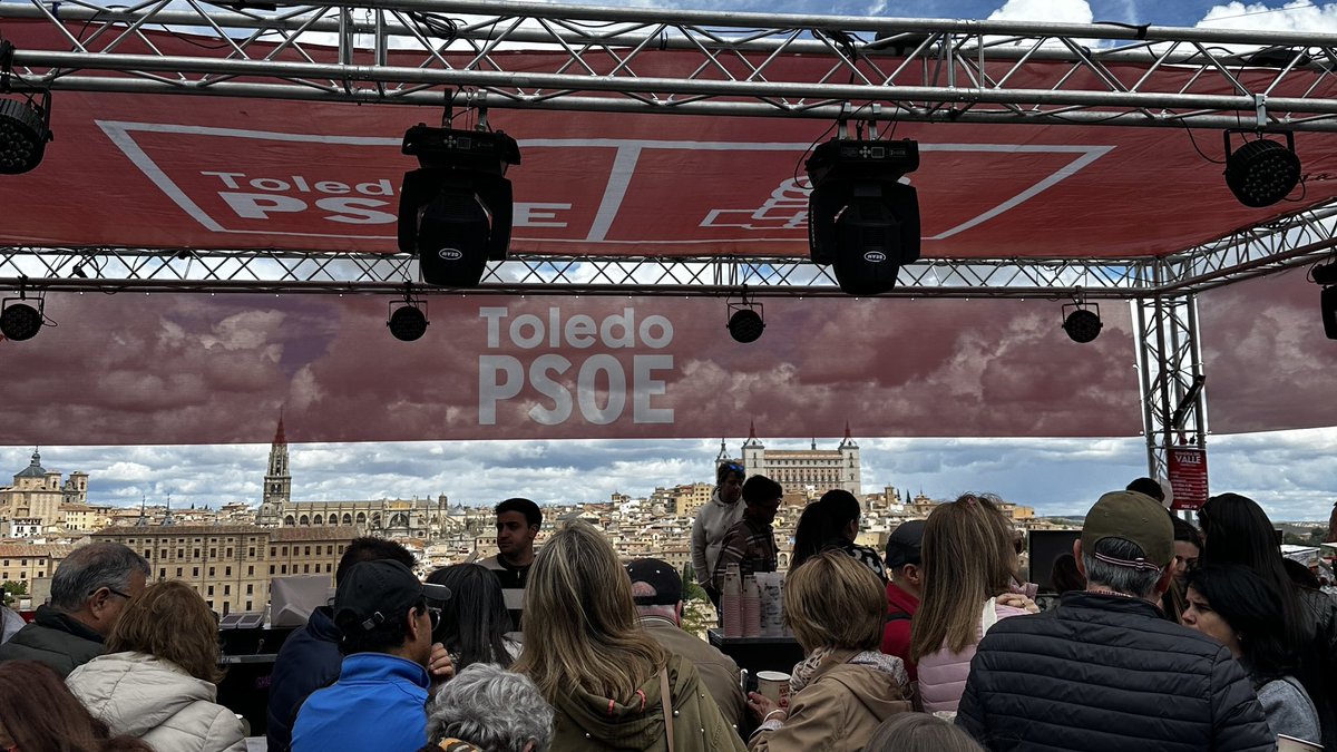 Un 1 de mayo más de reivindicación y celebración en Toledo. ✊🏼Manifestación por el Día del Trabajo junto a @JJSSToledo y @jjsscm 🥘Tradicional paella junto a compañeras y compañeros de la agrupación de JJSS y el PSOE en el Valle.