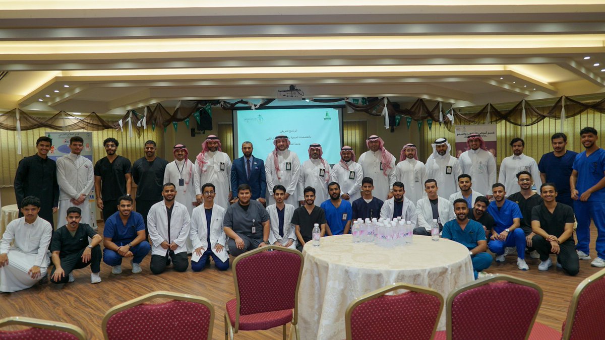 fmrs_kau's tweet photo. ضمن برامج مأسسة المسؤولية المجتمعية التي تنظمها وتشرف عليها إدارة #كلية_علوم_التأهيل_الطبي.

زار نخبة من منسوبي الكلية من أعضاء هيئة التدريس بصحبة مجموعة من طلاب الأقسام العلمية إحدى المدارس الثانوية. وفيها تم التعريف بالتخصصات الخمسة وبأدوارها وأهميتها في عمل النظام الصحي. https://t.co/JOABWGWCp8