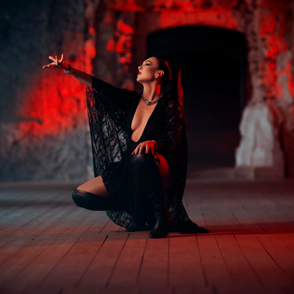 Amaranthe - Burn With Me (Official Video) - Watch here metal-rock-punk-news.blogspot.com/2024/04/amaran… - @Amaranthemetal #Amaranthe @Elizeryd #ElizeRyd #OlofMörck #MortenLøweSørensen #JohanAndreassen #NilsMolin #MikaelSehlin #Amaranthe