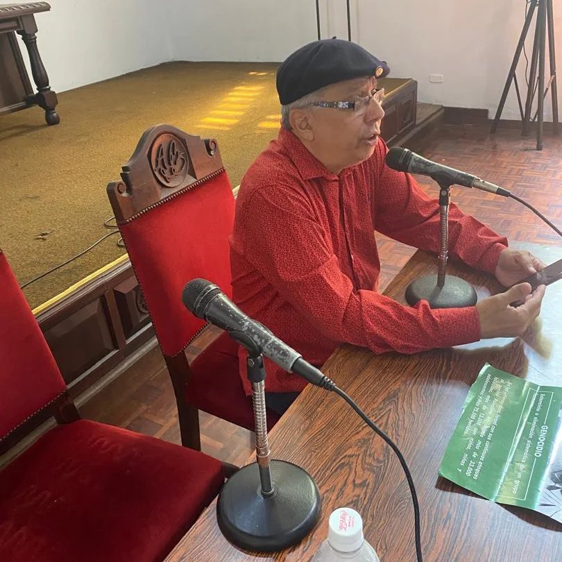 La mañana del día de ayer #30Abril se realizó en la Casa de Bello la conferencia 1°de mayo, proletarios de Venezuela Unios a cargo del profesor Alí Rojas Olaya.
<a href="/NicolasMaduro/">Nicolás Maduro</a> 
<a href="/laav/">rururu♡</a>