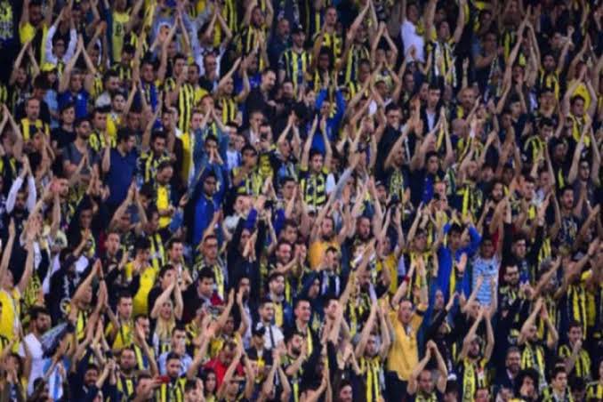 YAPTIKLARINI UNUTMADIK FENERBAHÇE SPOR KULÜBÜ Bu Satırları Karabük Demir Çelik İşçisinin oğlu bir işçi çocuğu olarak yazıyorum 1989 grevi babalarımız 6 aydır grevde idi çok zor günler geçiriyorduk bakkal veresiyeyi kesdiği zor günler Sesini Duyurması Gerekiyordu İşçinin