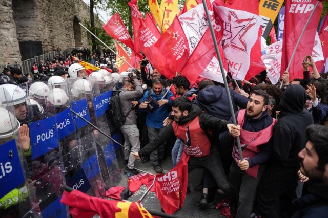 🔴İstanbul’da 1 Mayıs nedeniyle çıkan olaylarda 210 kişi gözaltına alındı #usaturknews #1mayıs #taksim #1mayısiscibayramı #sondakika #polis #saraçhane