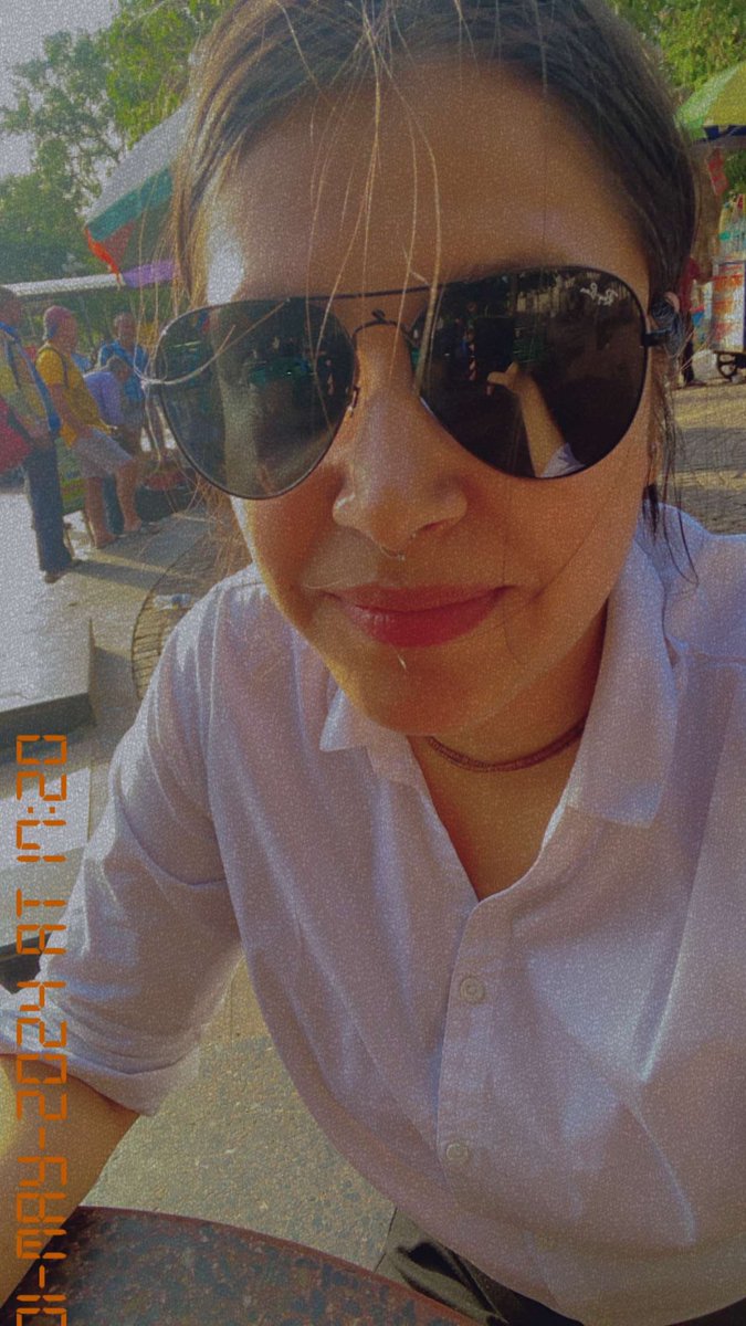 मिलो कभी चाय पर फिर कोई किस्से बुनेंगे, तुम खामोशी से कहना, हम चुपके से सुनेंगे