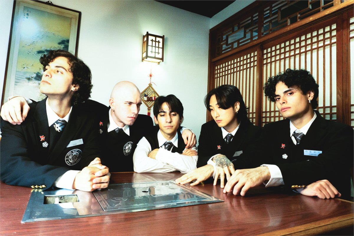 revolvermag tweet media