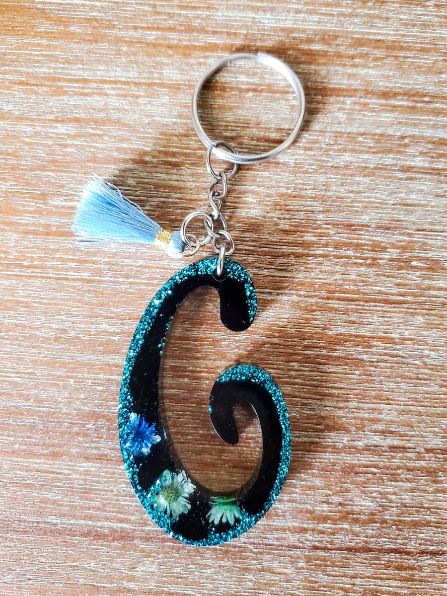 Black Initial Resin Keychains 🌈💐
etsy.com/listing/169690…
#etsy #HandmadeHour #giftforher #mothersdaygiftideas #womaninbizhour #springvibes #summer #resin #personalized #mothersday2024 #keychain #uniquegifts #WednesdayMotivation #HumpDayHappiness