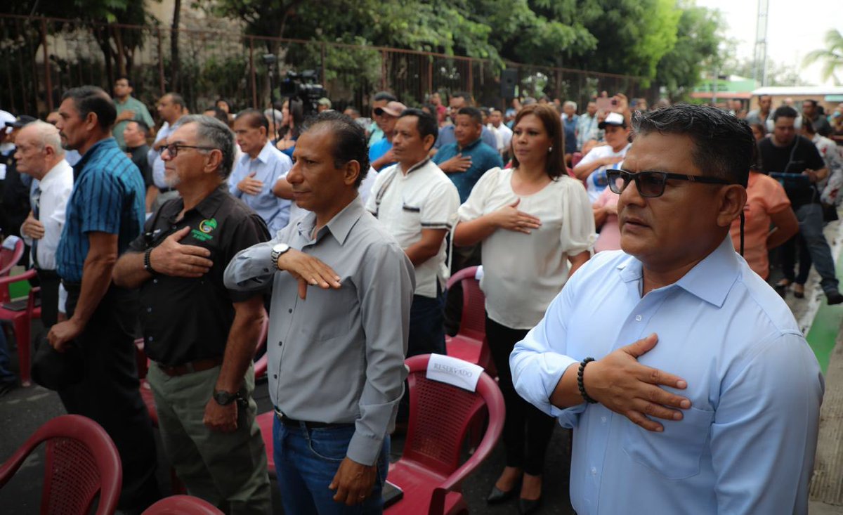 #TomaDePosesión | En estos momentos, Carlos Milla (@CarlosMilla1007) alcalde del @PCN_OFICIAL por Ahuachapán Centro, lleva a cabo su toma de posesión en el distrito de Tacuba.